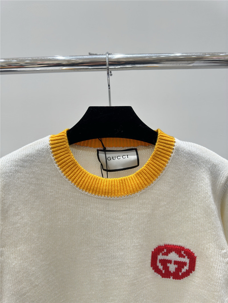 Gvc*1 logo contrast knitted sweater