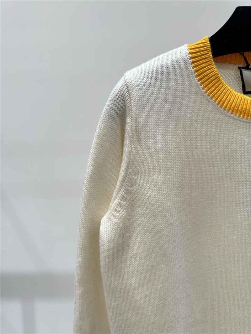 Gvc*1 logo contrast knitted sweater