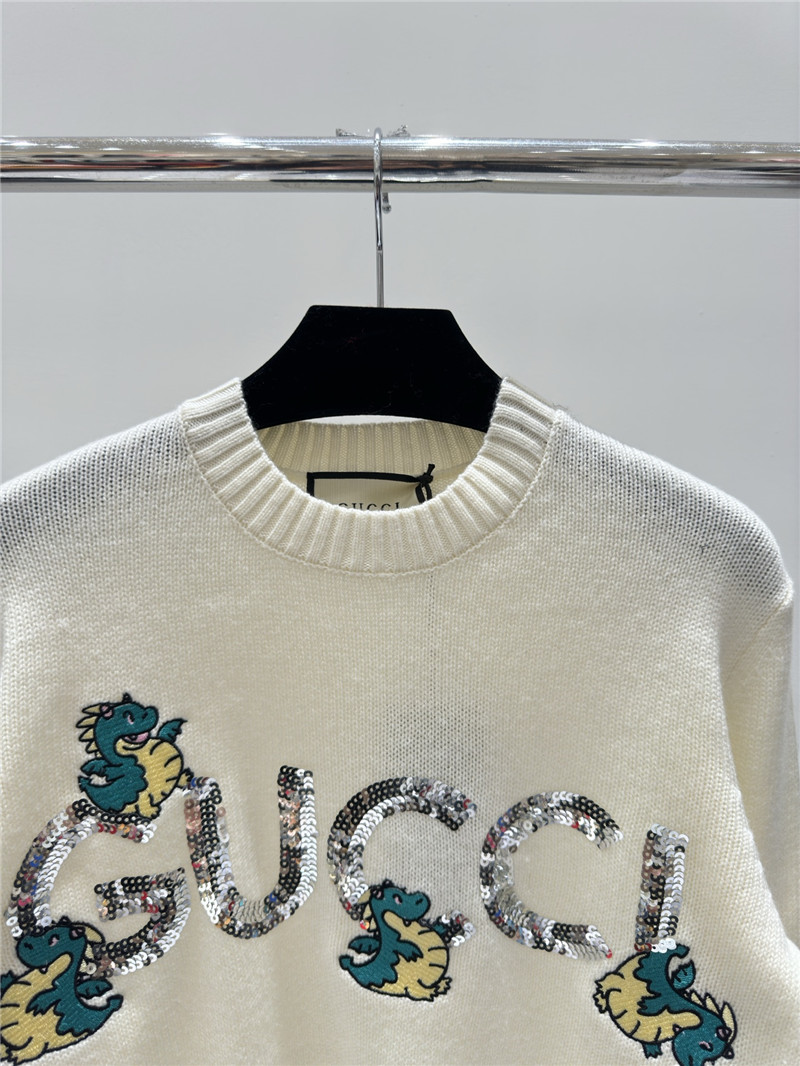 Gvc*1 logo embroidered knitted sweater in white