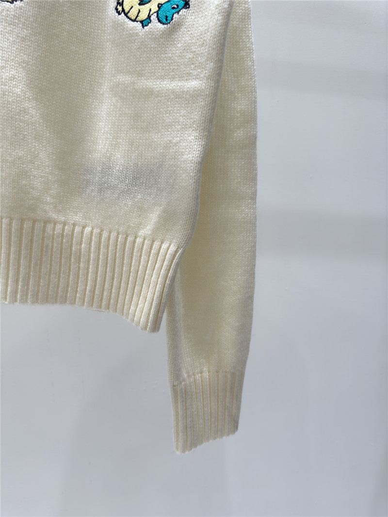 Gvc*1 logo embroidered knitted sweater in white