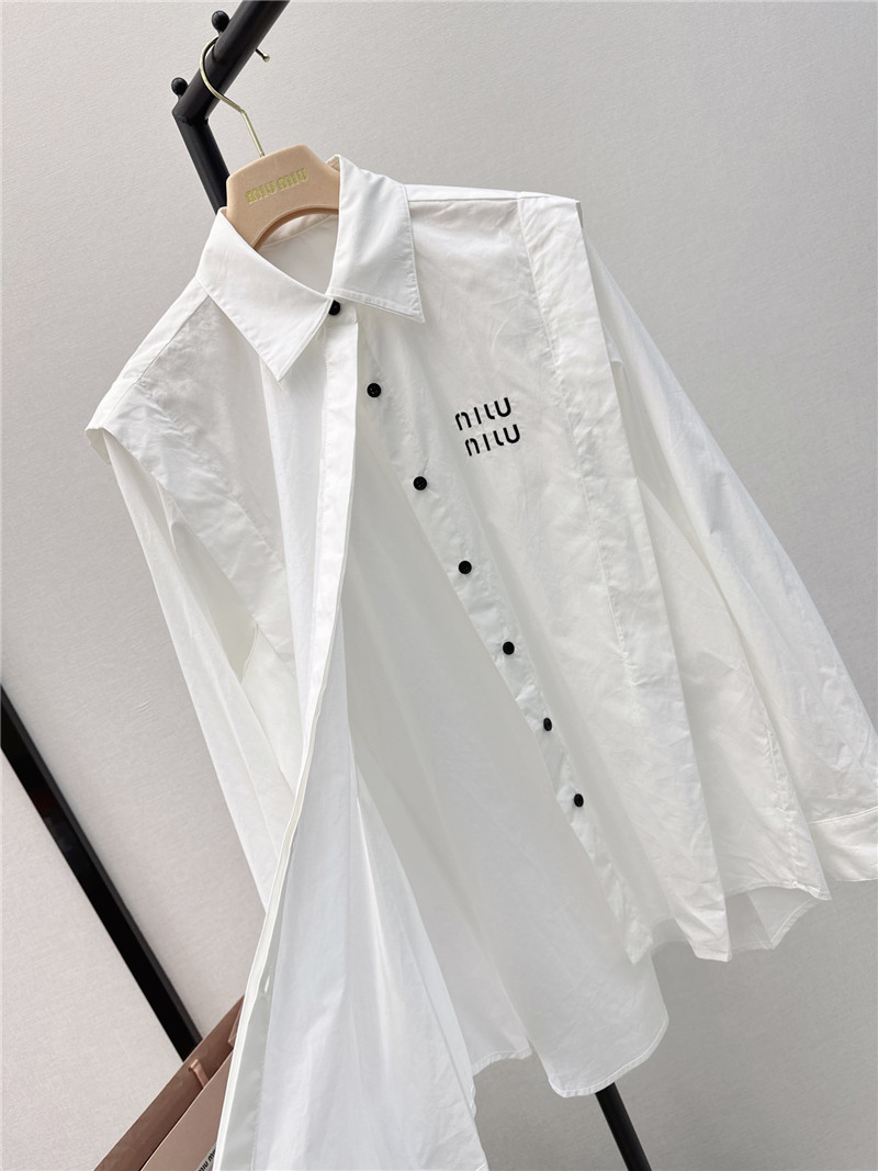 M1um1u loose silhouette design shirt