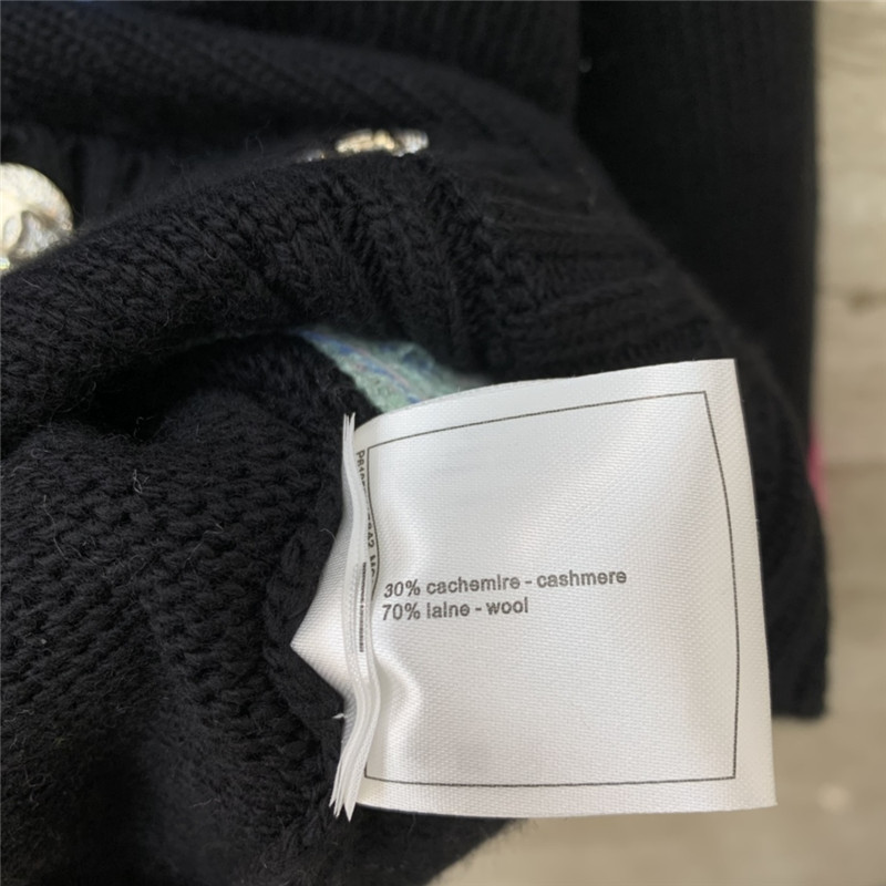 Ch**el colorful logo v-neck cardigan black