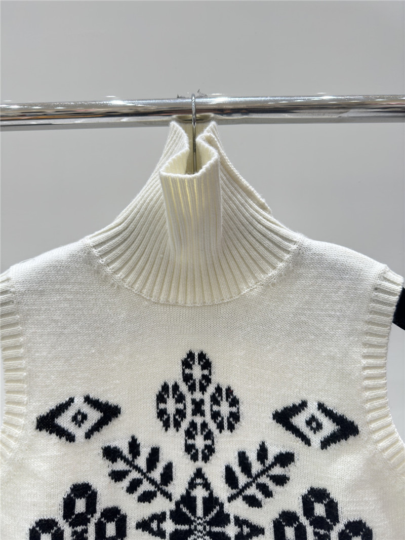 L0ew* jacquard knit turtleneck vest white