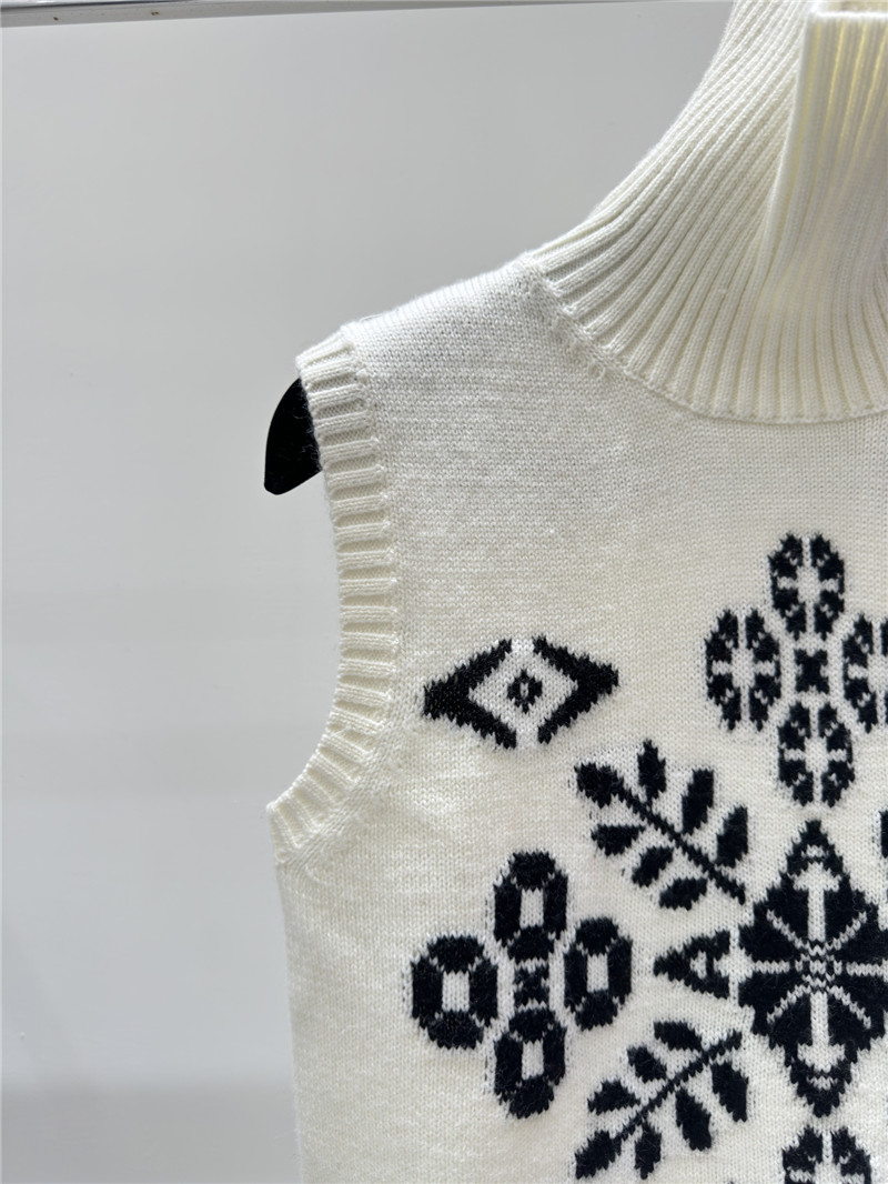 L0ew* jacquard knit turtleneck vest white