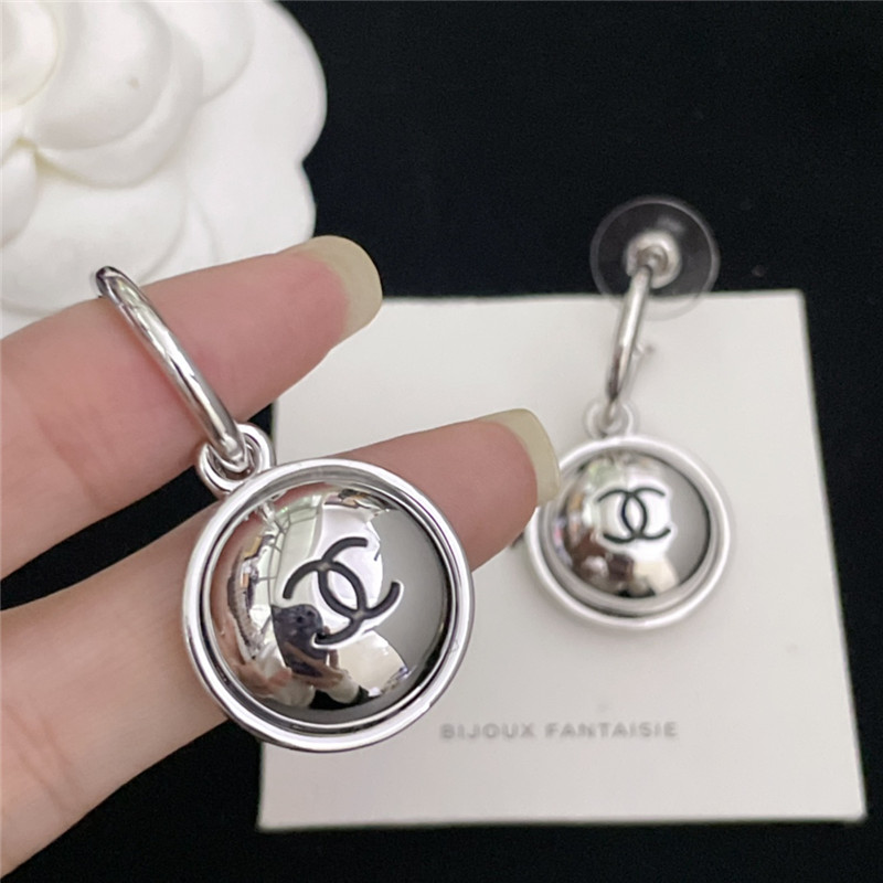 Ch**el small fragrant earrings