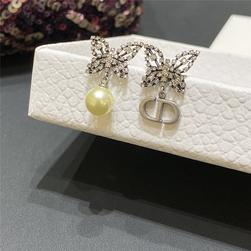 D10r early spring butterfly series earrings