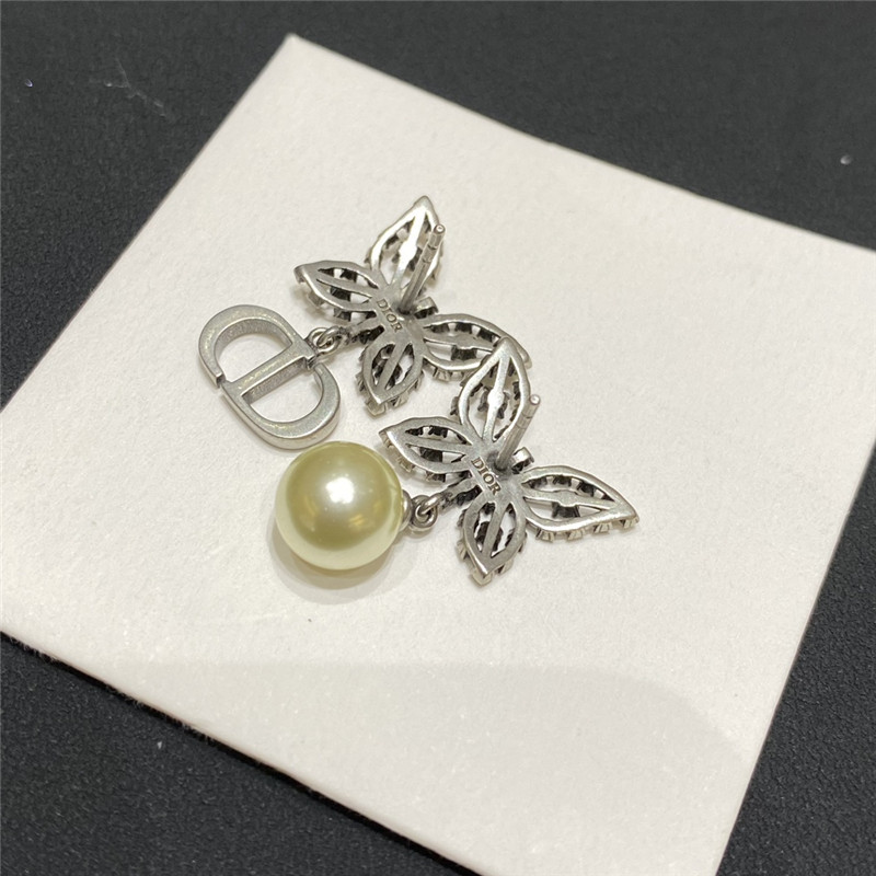 D10r early spring butterfly series earrings