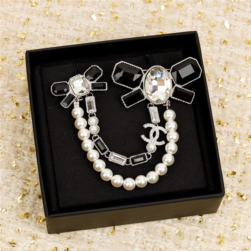Ch**el bow double c brooch