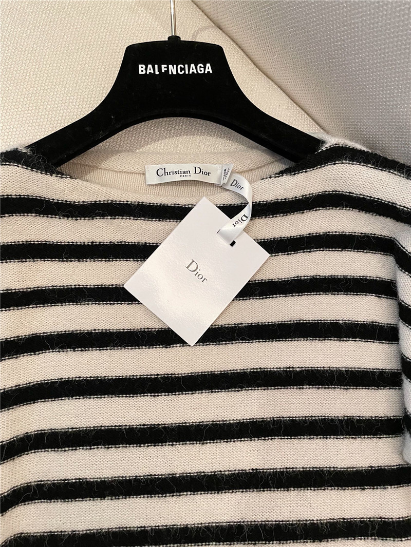 D10r striped butterfly loose sweater