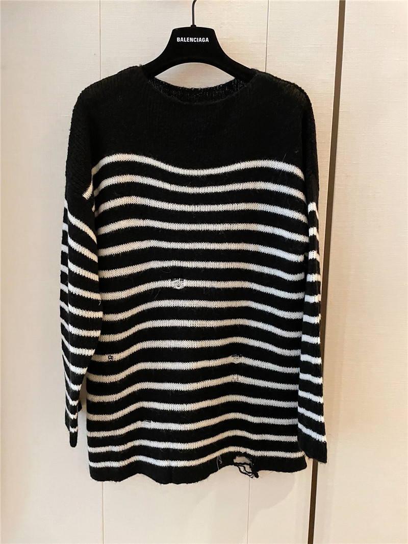 D10r striped lazy knit sweater