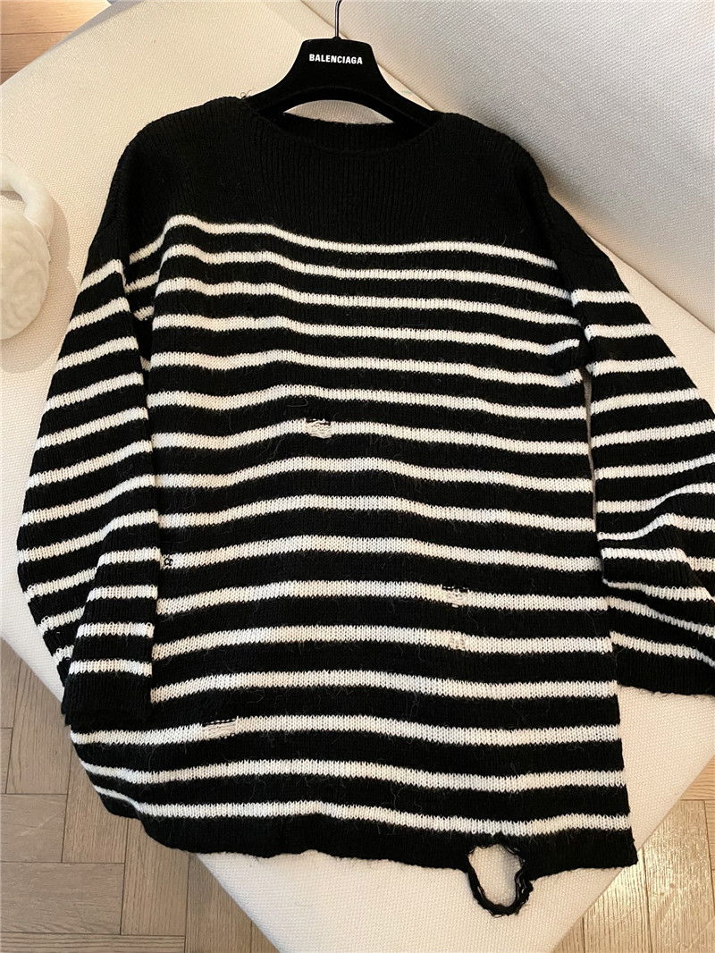 D10r striped lazy knit sweater