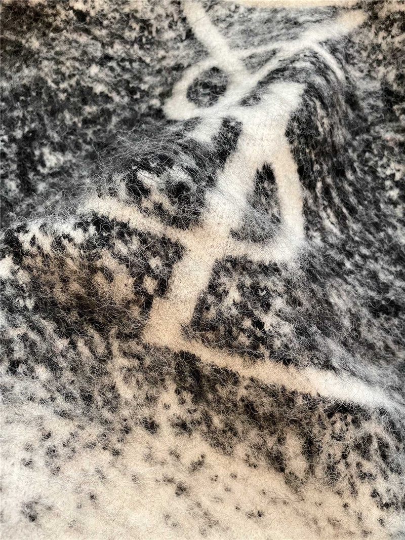 Y51 logo gradient mohair sweater white