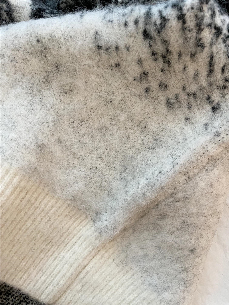 Y51 logo gradient mohair sweater white