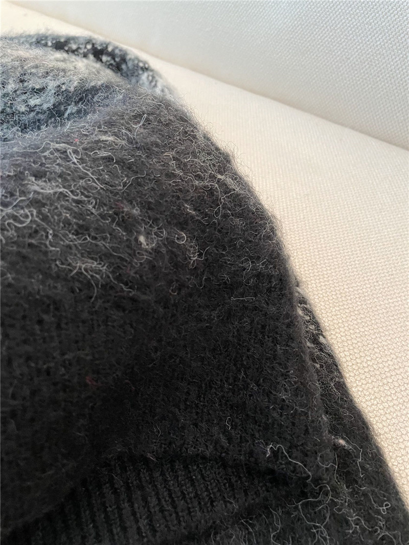 Y51 logo gradient mohair sweater in black