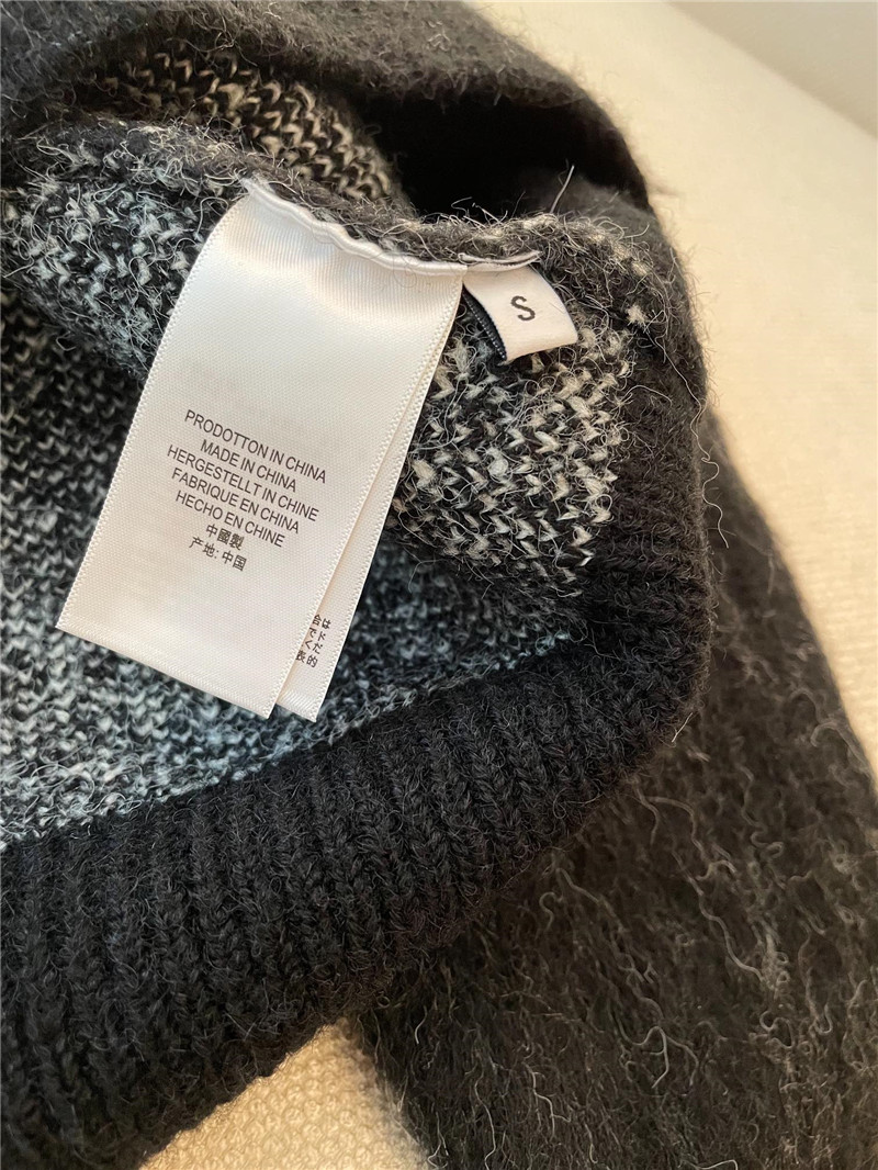 Y51 logo gradient mohair sweater in black