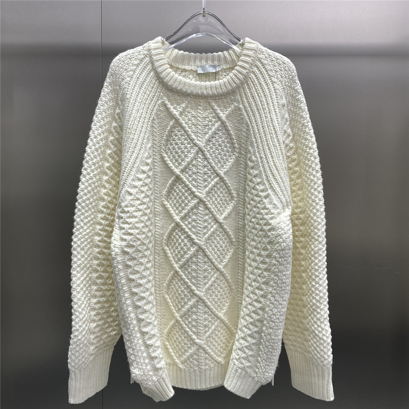 D10r embossed chunky knit sweater white