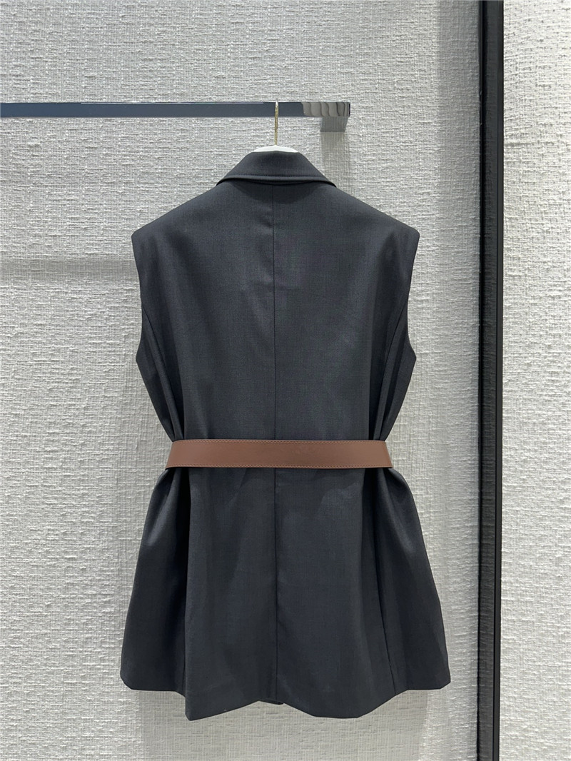Pra*a premium gray vest shorts suit