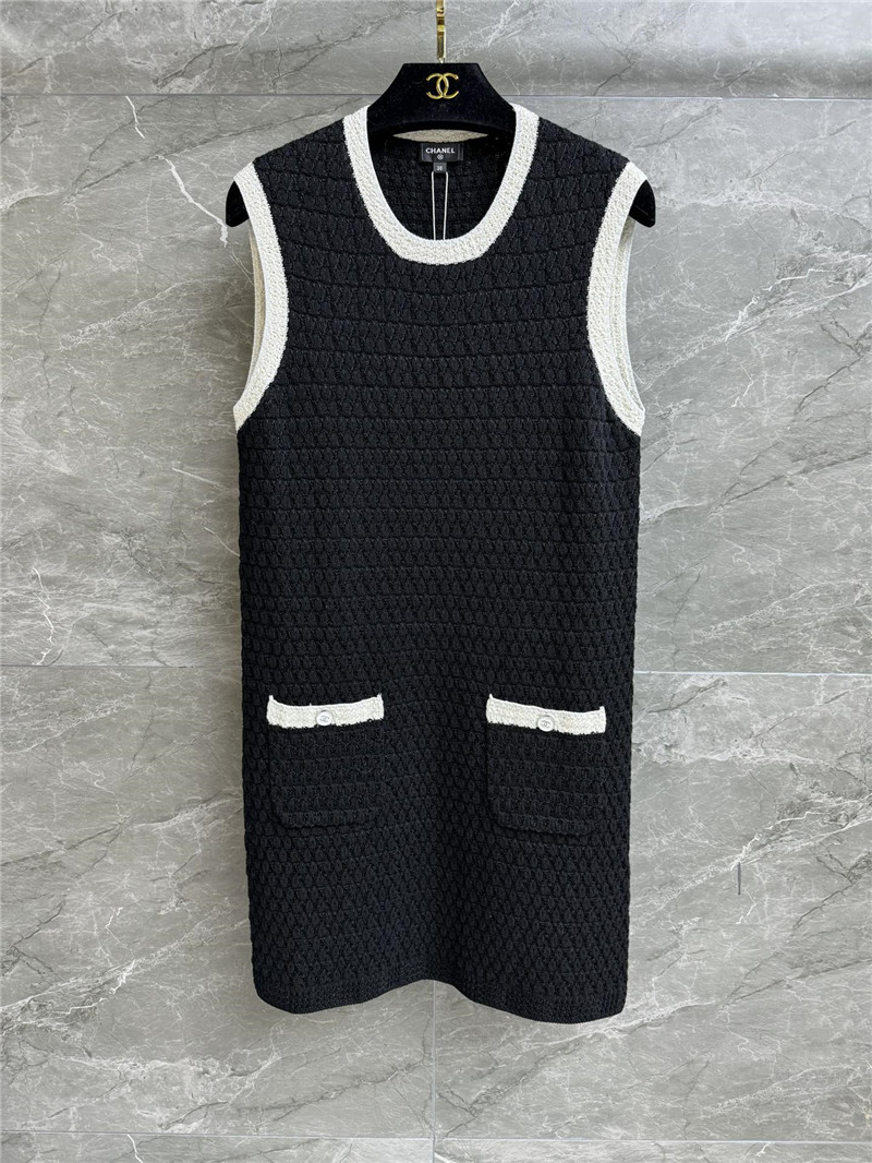 Ch**el sleeveless knitted skirt