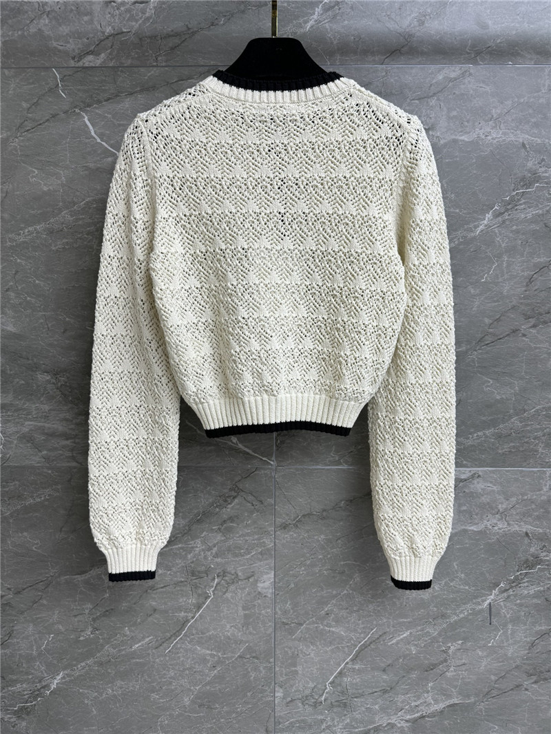 Ch**el hollow short sweater