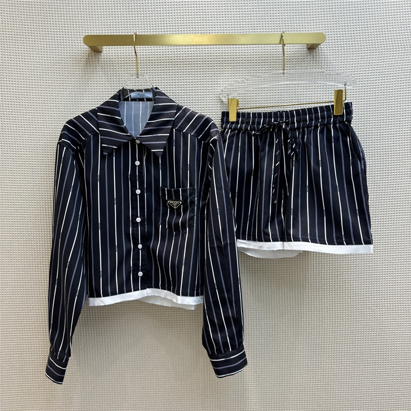 Pra*a triangle logo decorative stripe suit