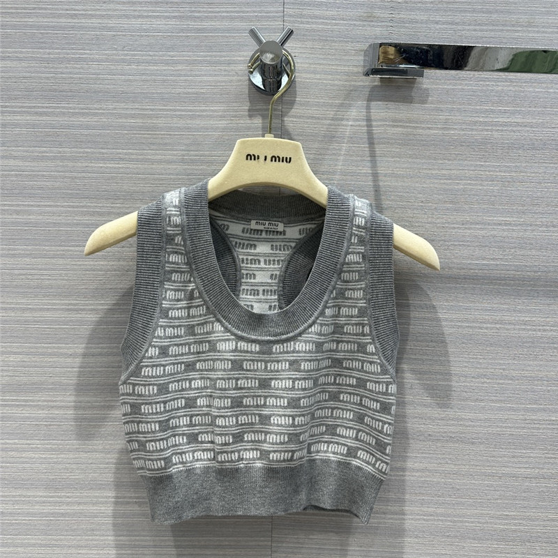 M1um1u vest + skirt suit