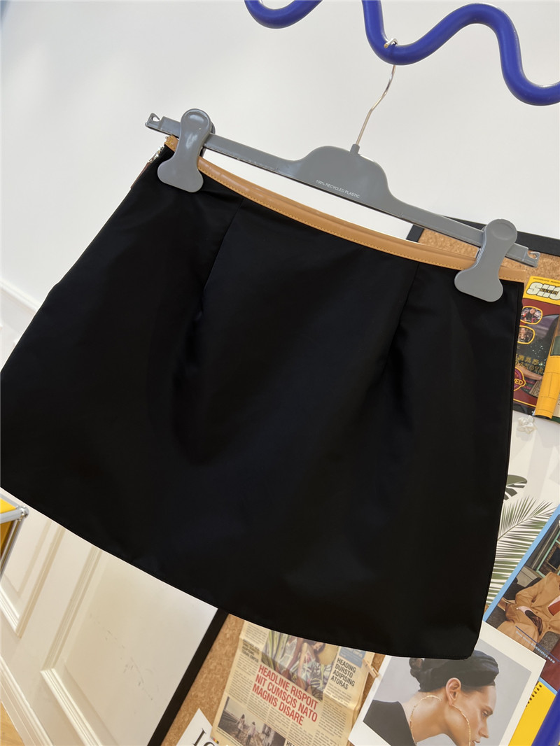 Pra*a new nylon skirt