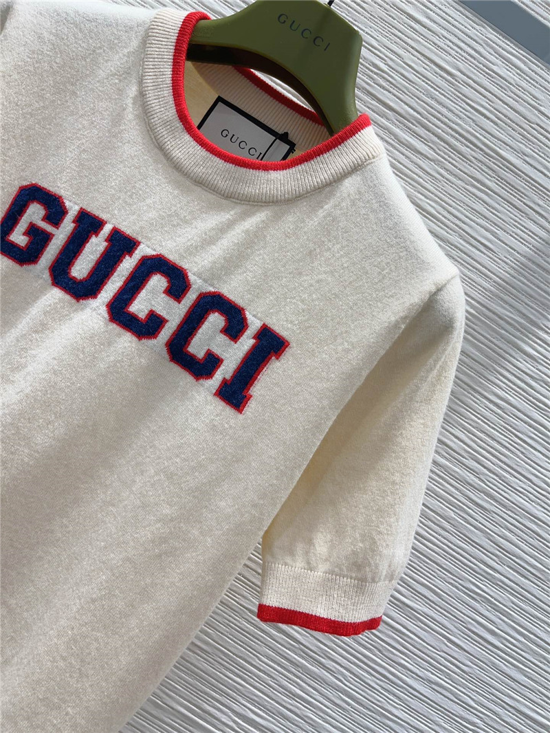 Gvc*1 classic crew neck pullover sweater