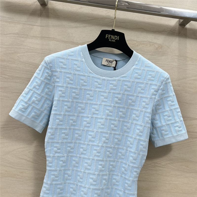 F**di embossed ff letter three-dimensional logo top