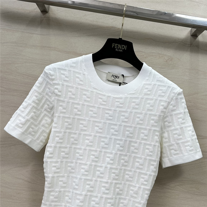 F**di embossed ff letter three-dimensional logo top
