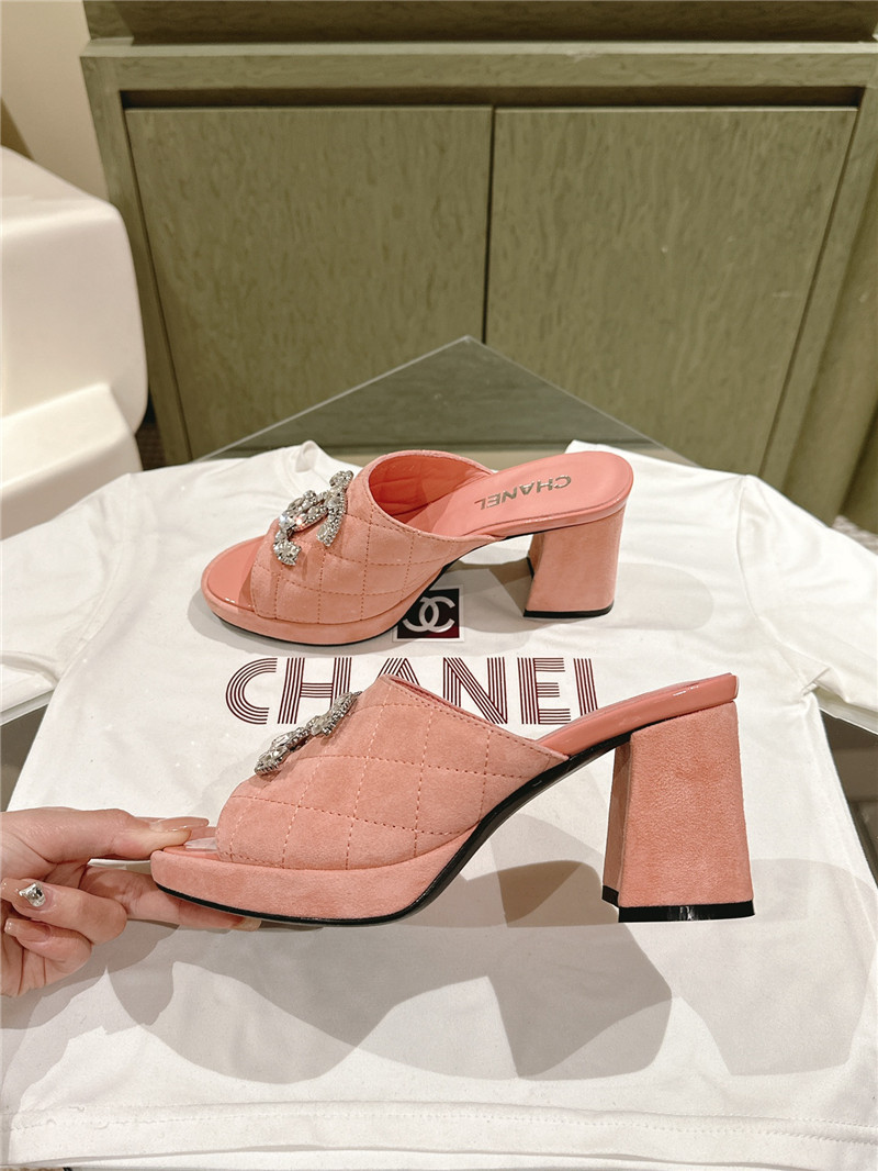 ch**el horseshoe heel D1am0nd logo slippers