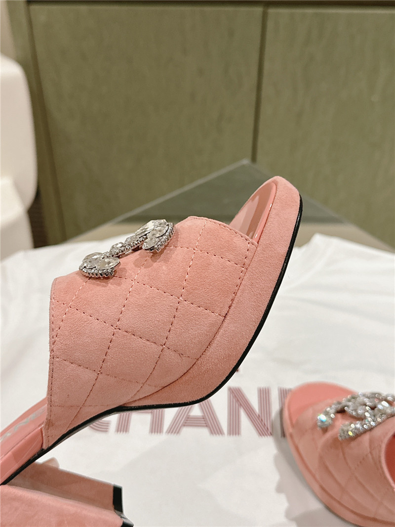 ch**el horseshoe heel D1am0nd logo slippers