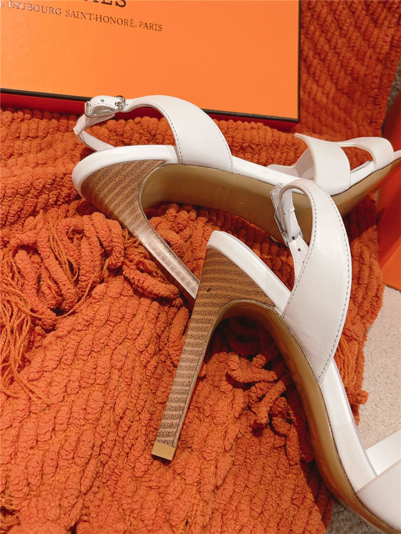 H**me5 new sandals