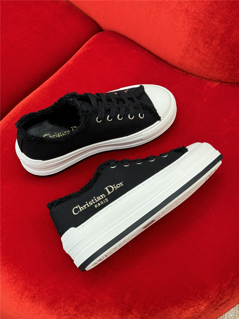 D10r women’s black platform sneakers