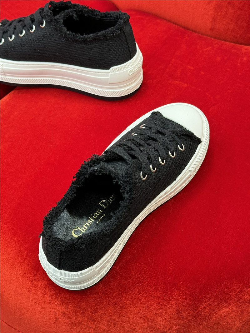 D10r women’s black platform sneakers