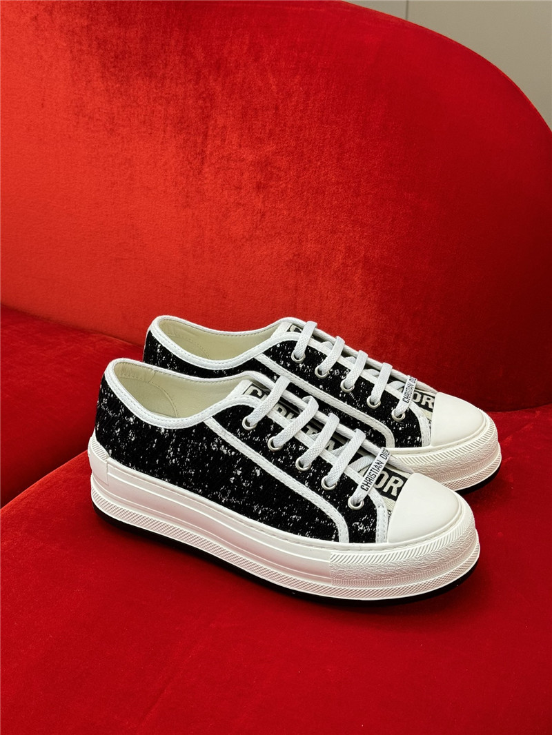 D10r women’s black & white platform sneakers