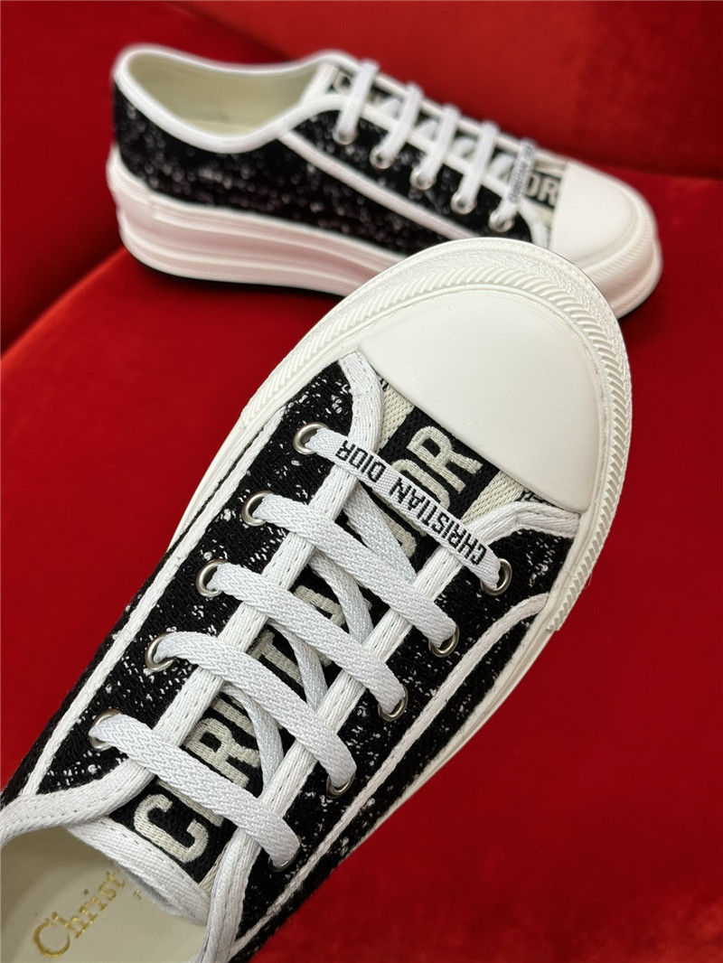 D10r women’s black & white platform sneakers