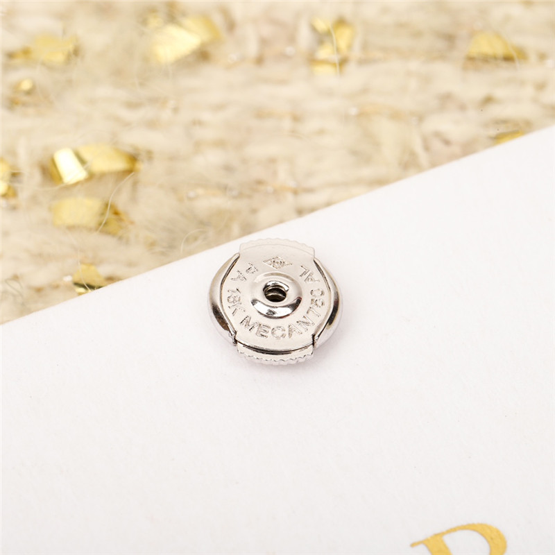 D10r gem earrings