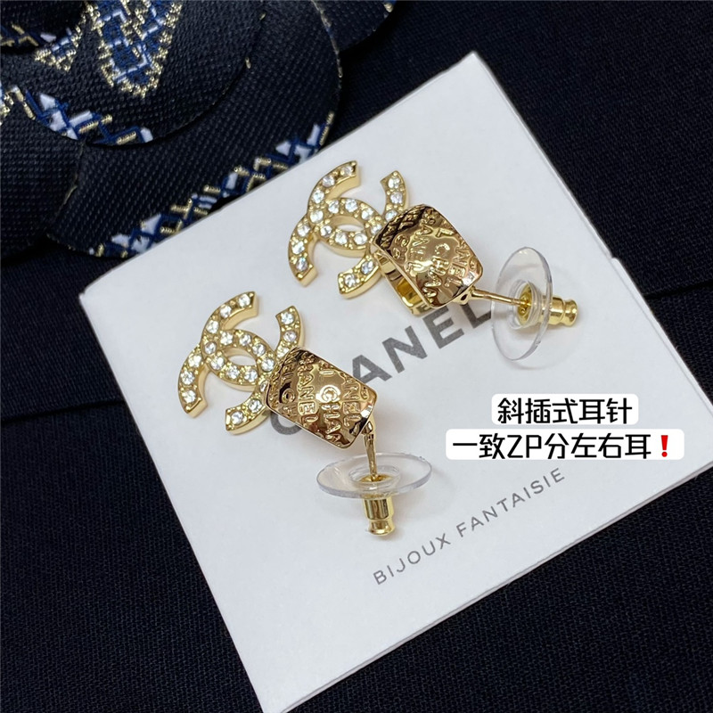 Ch**el letter double c earrings