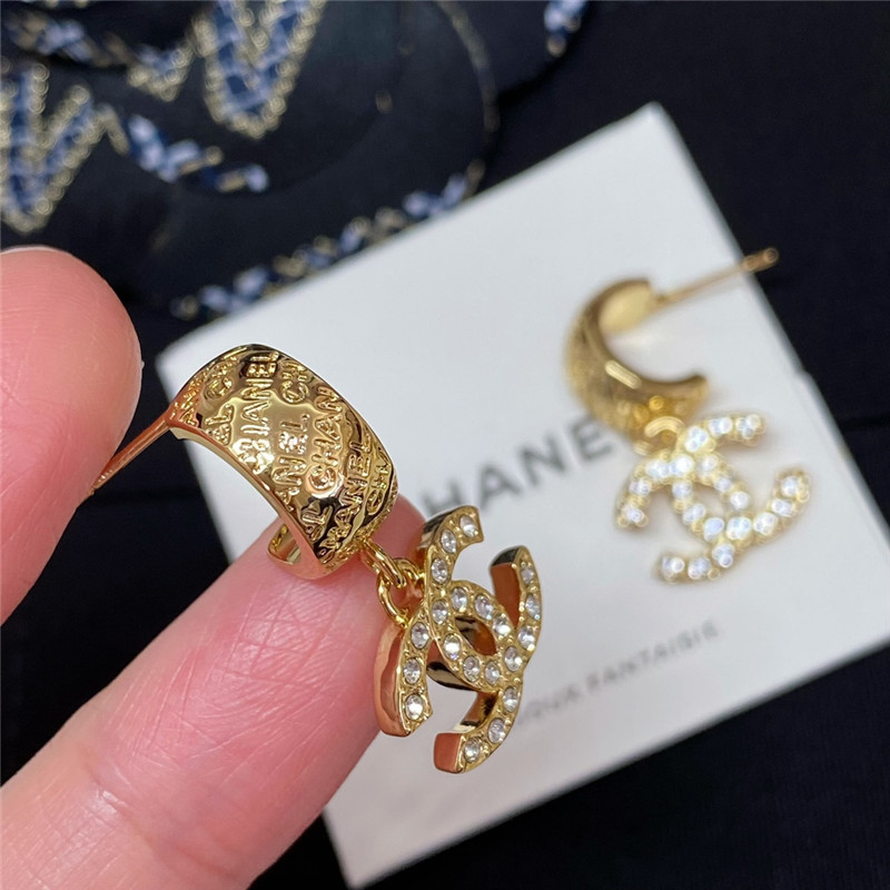 Ch**el letter double c earrings