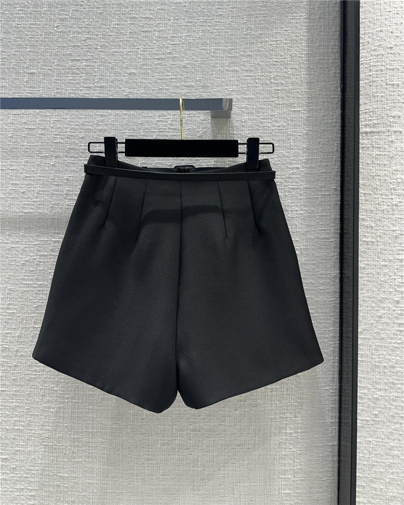 D10r classic versatile high waist shorts