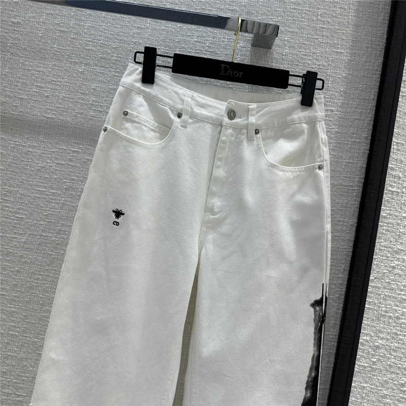 D10r age-reducing raw edge design straight jeans