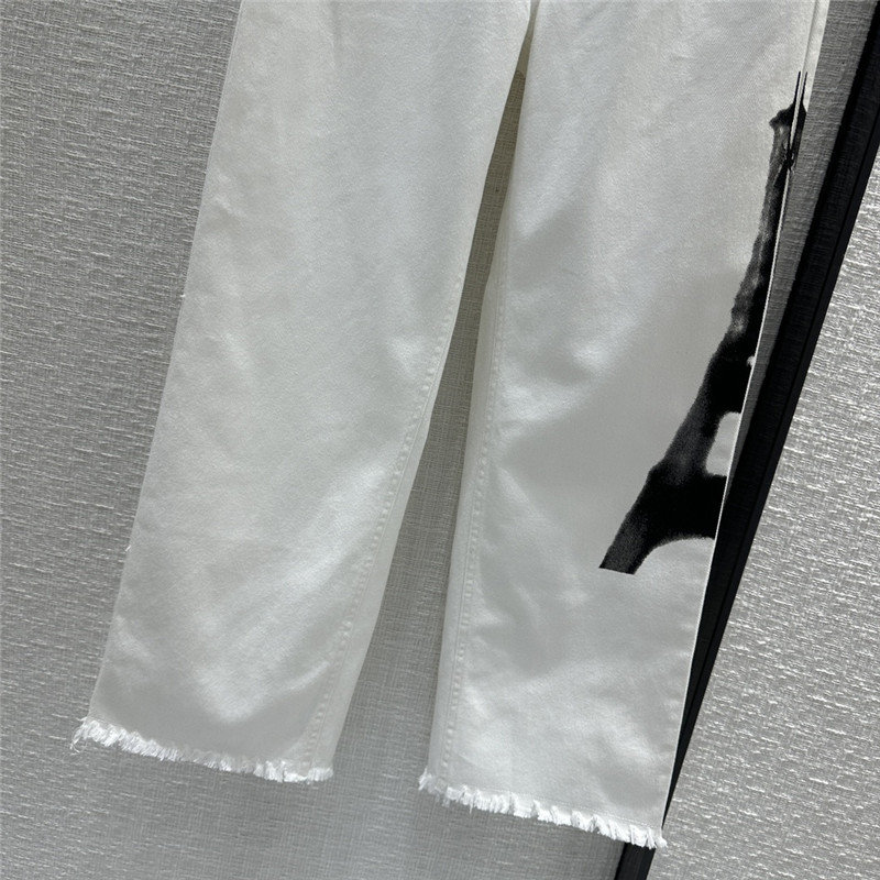 D10r age-reducing raw edge design straight jeans