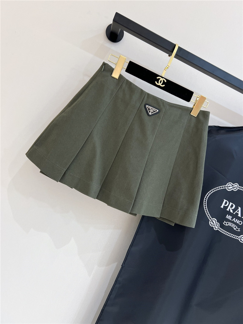 Pra*a new pleated skirt