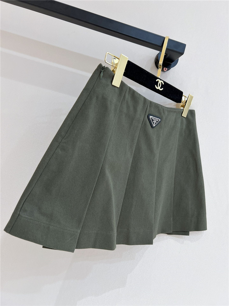 Pra*a new pleated skirt