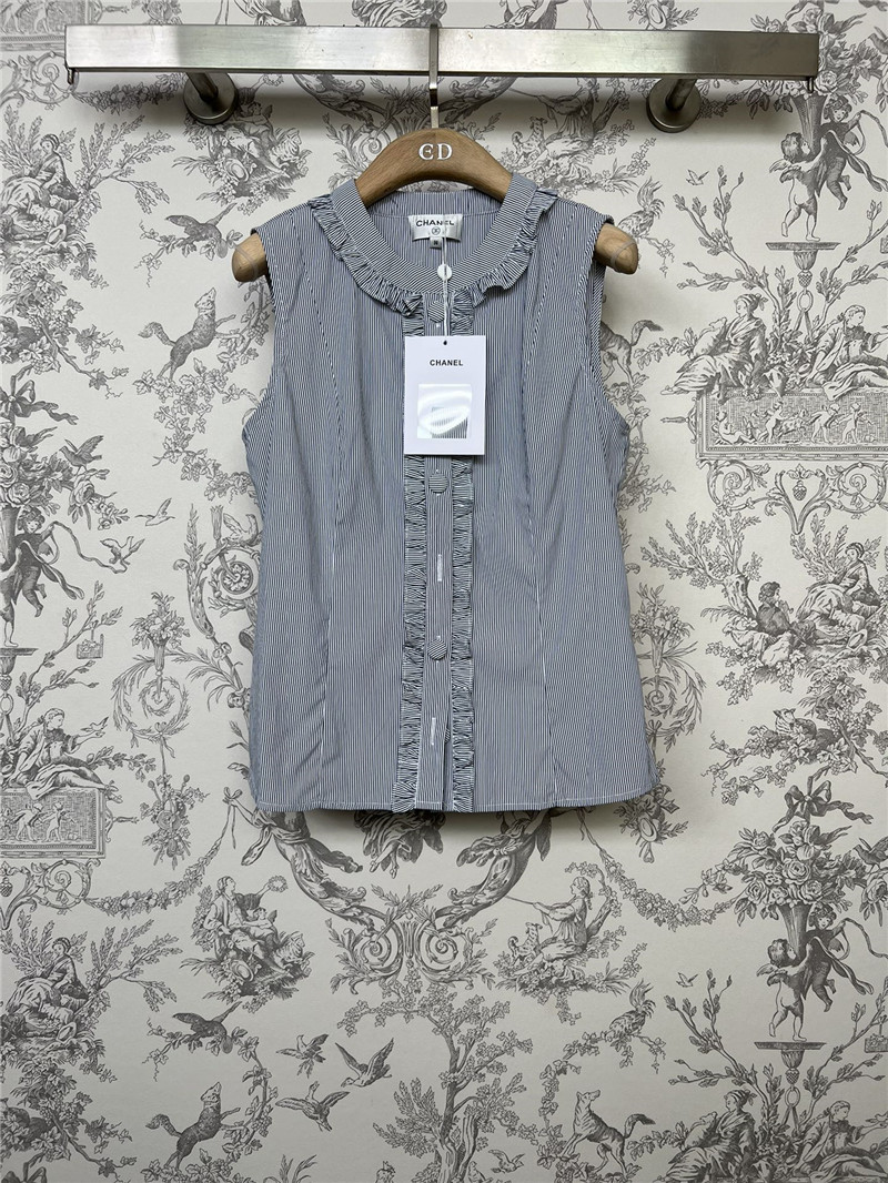 Ch**el new earring sleeveless shirt