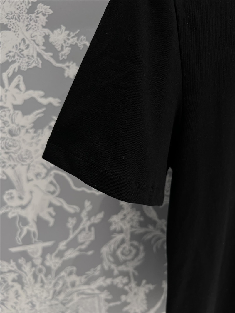 D10r printed number 8 t-shirt