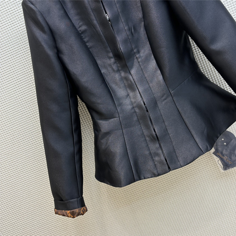 l0vis vvtt0n lv single breasted D1am0nd button waist suit