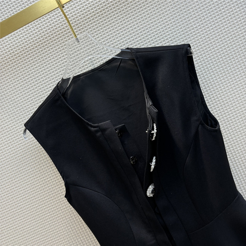 l0vis Vvtt0n lv gem-encrusted button-embellished dress