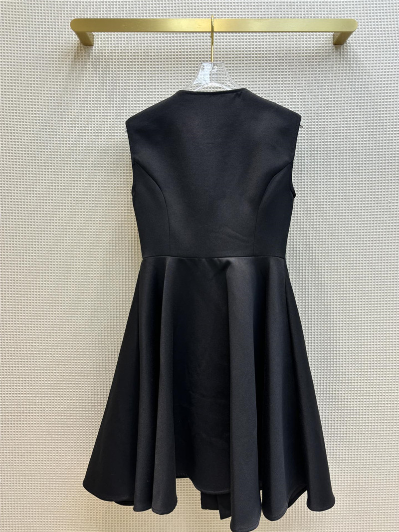 l0vis Vvtt0n lv gem-encrusted button-embellished dress