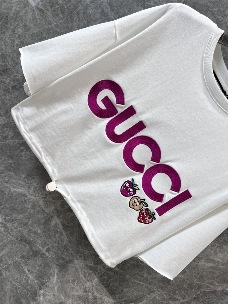 Gvc*1 embroidered lettering strawberry t-shirt